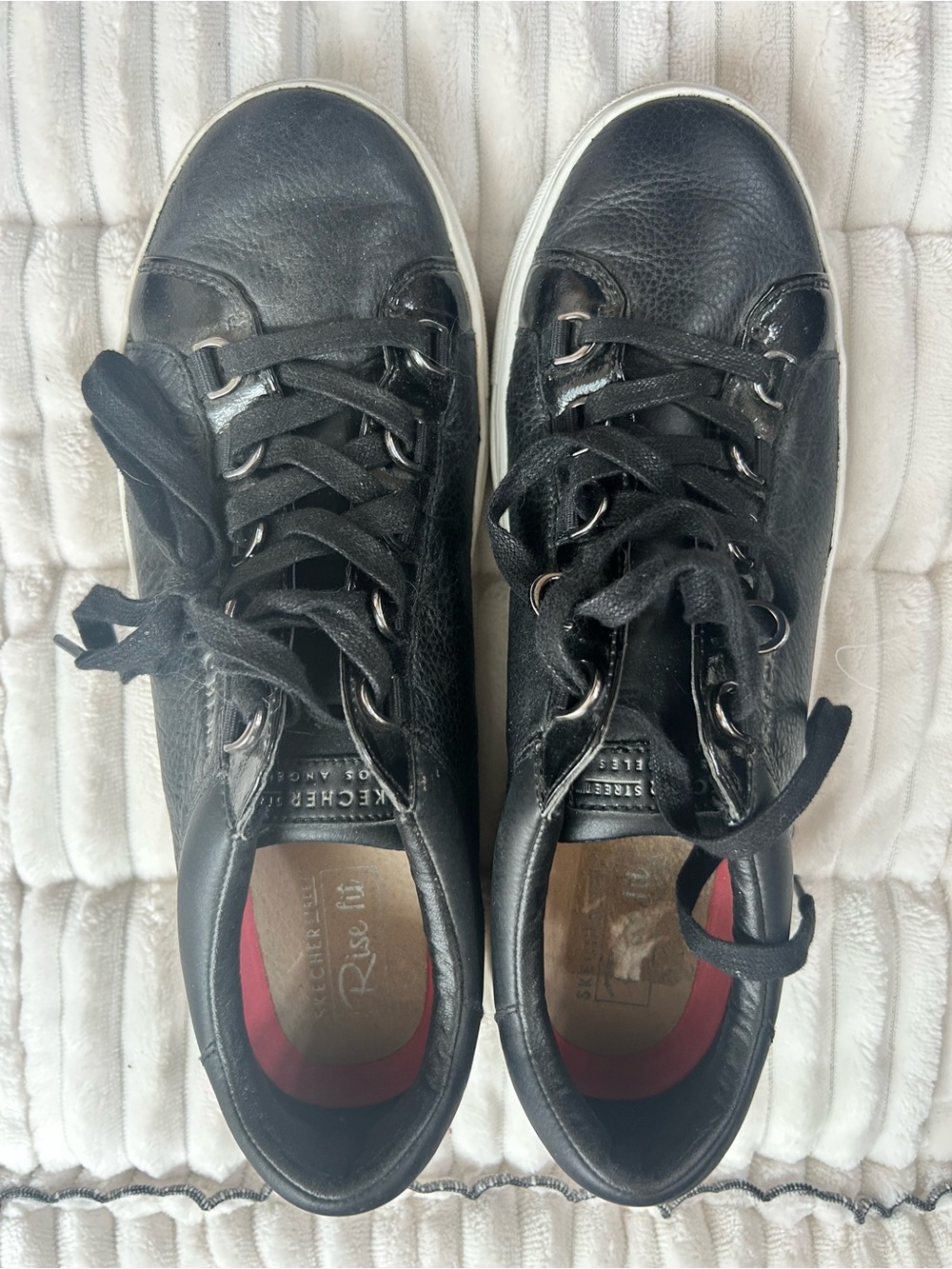 Skechers Black Leather Low-Top women’s Sneakers
